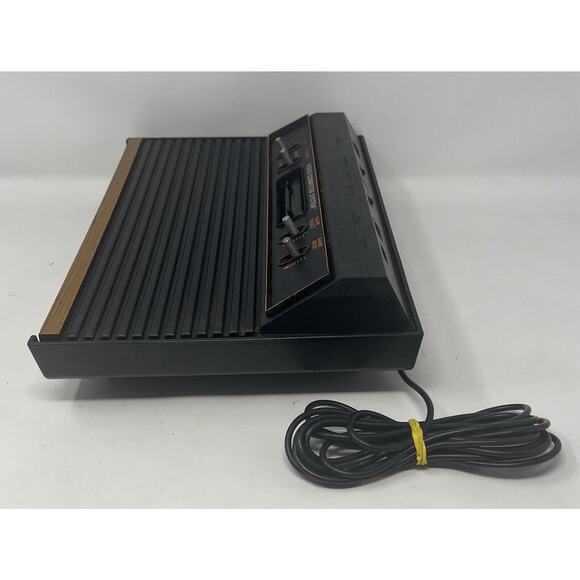 Atari 2600 4 Switch Model Woodgrain UNTESTED AS IS. - Picture 2 of 9